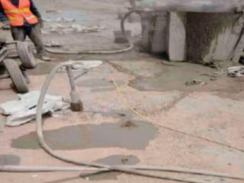 鞍山水泥混凝土路面板底注浆技术 路面脱空注浆整治方案